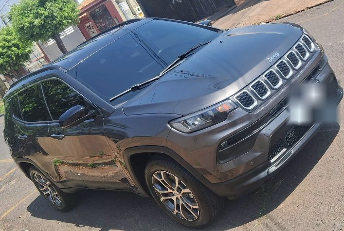 Jeep Compass cinza depois do serviço